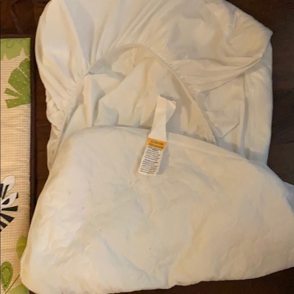 Crib comforter & cushion with mattress protector. - Picture 2 of 3